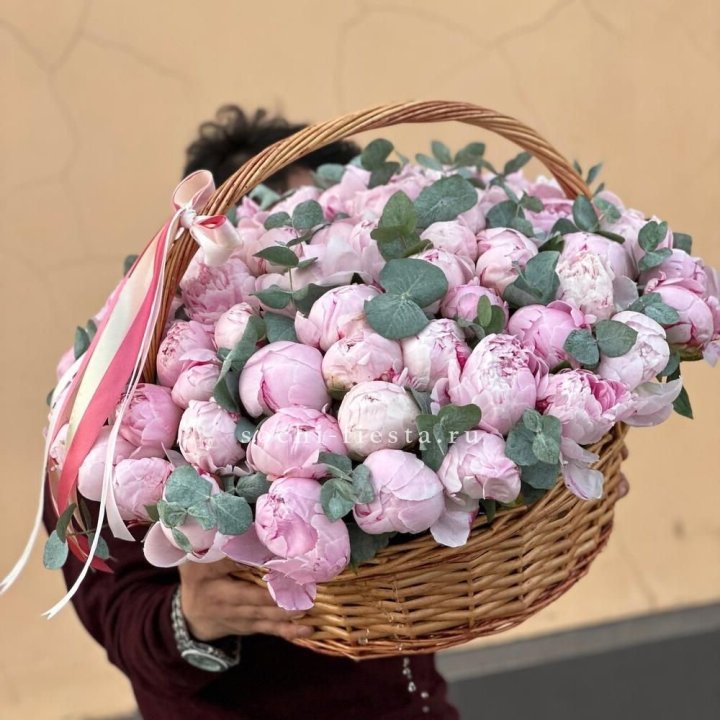 Корзина пионов "75" в Сочи