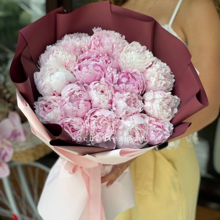 Букет 17 зефирных пионов в Сочи