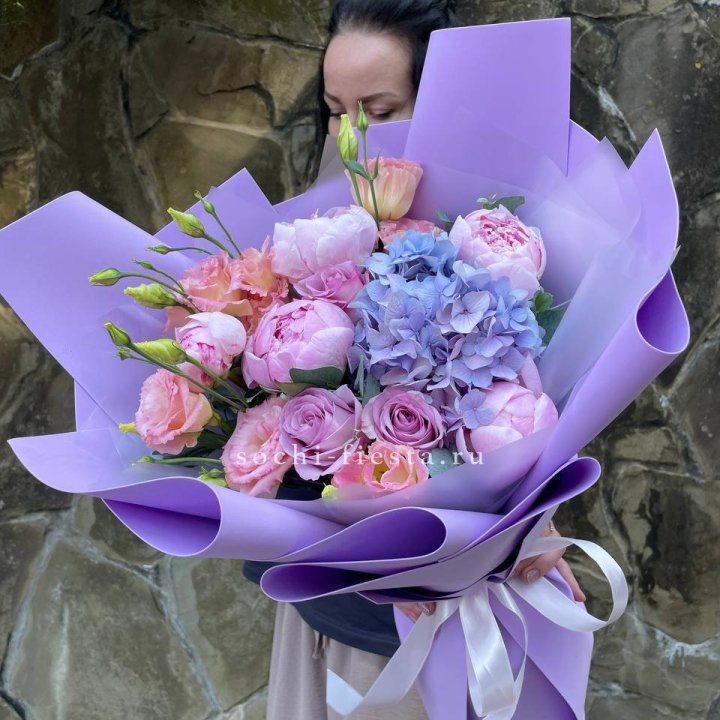 Букет с пионами "Блю логан" в Сочи