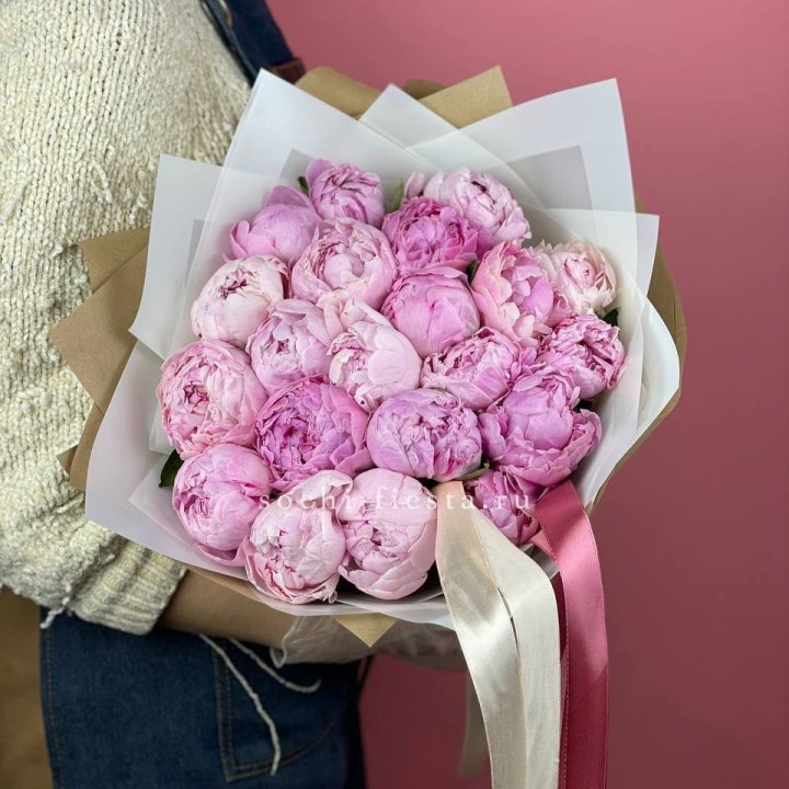 Букет из 21 пионов в Сочи