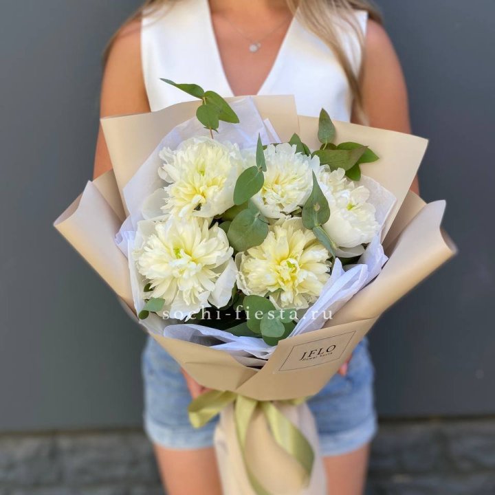  Букет белых пионов в Сочи
