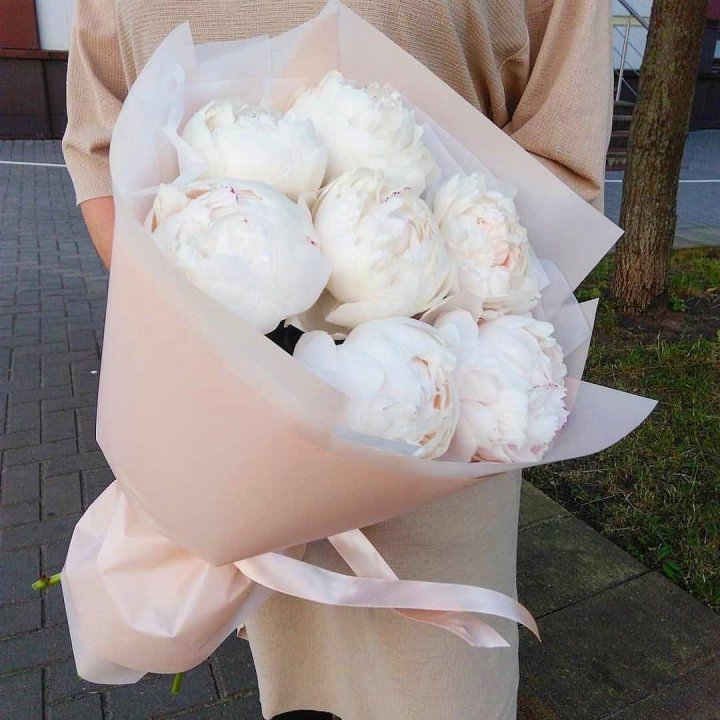 Букет белых пионов в Сочи