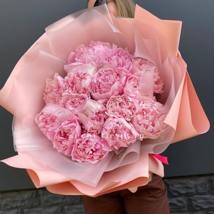 15 пионов "Монинг" в Сочи