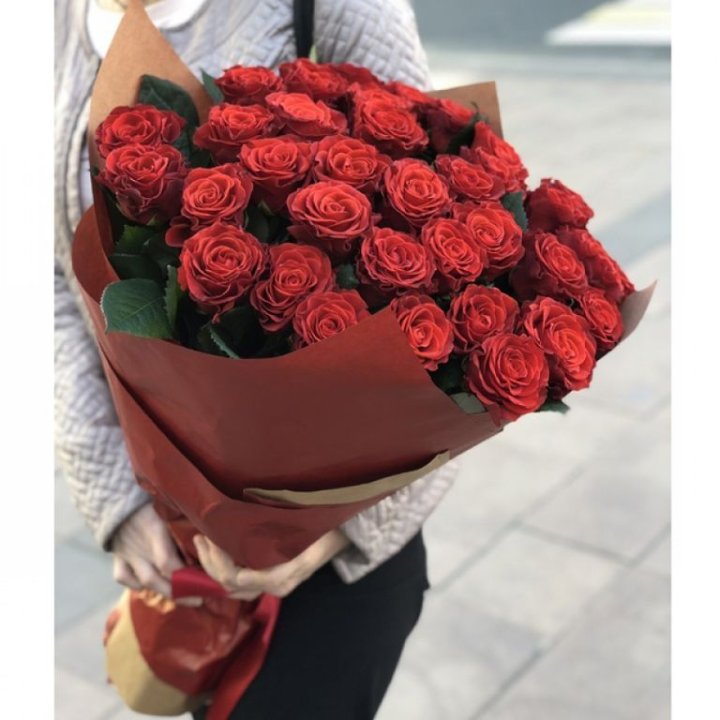 29 высоких роз  в Сочи