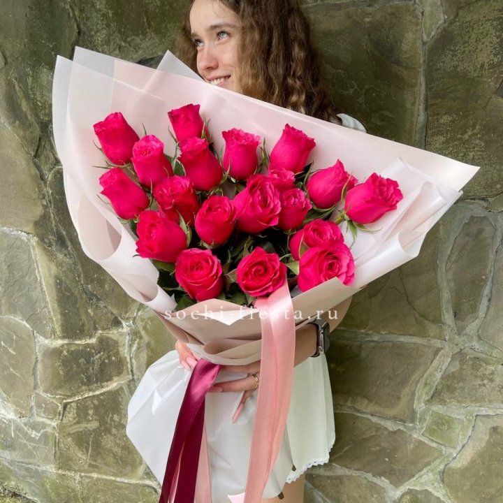 19 алых роз в Сочи