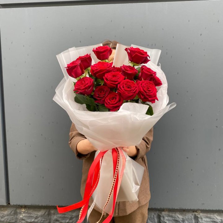 15 высоких роз  в Сочи