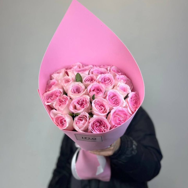 25 нежных роз в Сочи