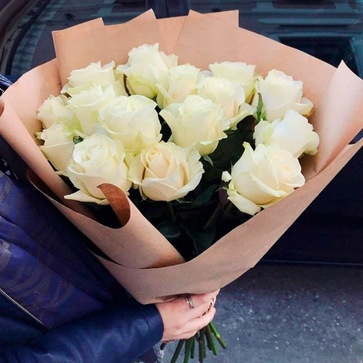 15 белых роз "Крафт" в Сочи