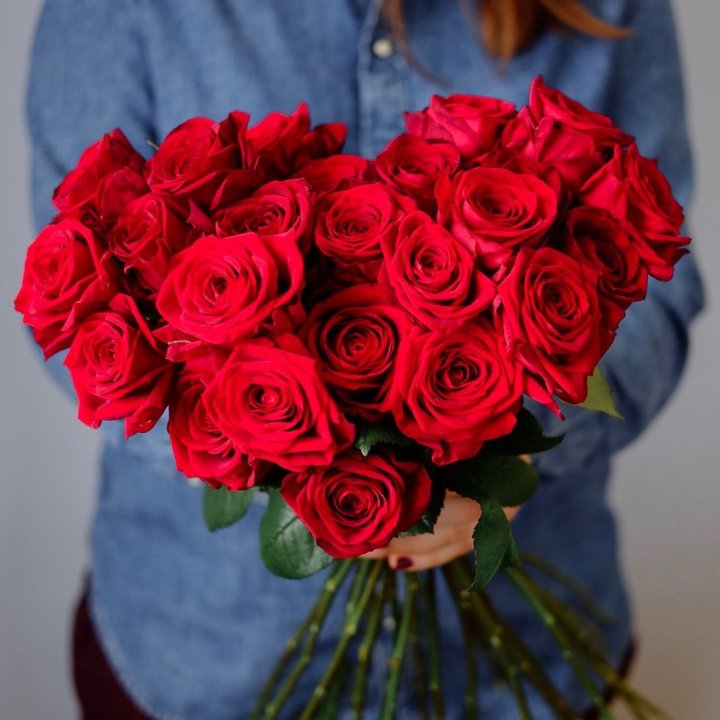 25 красных роз в Сочи
