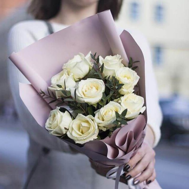 9 белых  роз "Минт" в Сочи