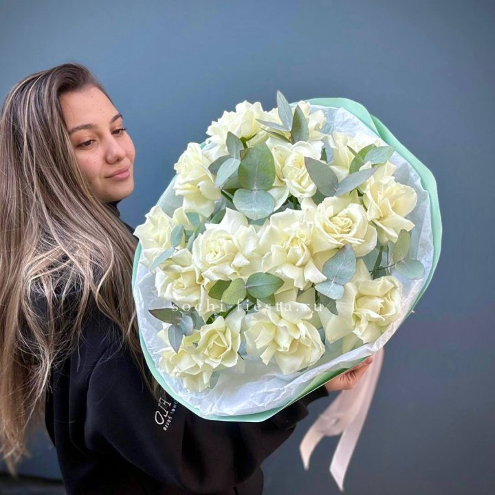 15 Белых французских роз "Ноте бьянка" в Сочи