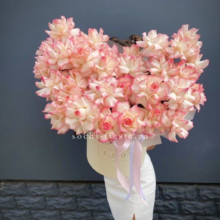 31 французская роза Джумилия в боксе в Сочи