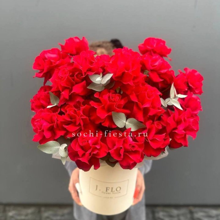 35 Французских роз в боксе в Сочи