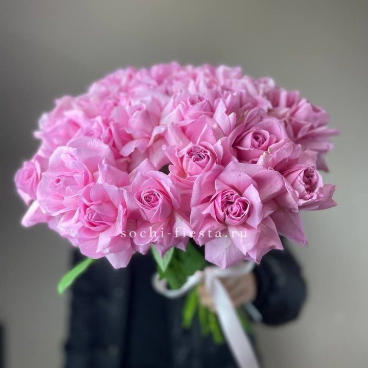 25 розовых французских роз в Сочи
