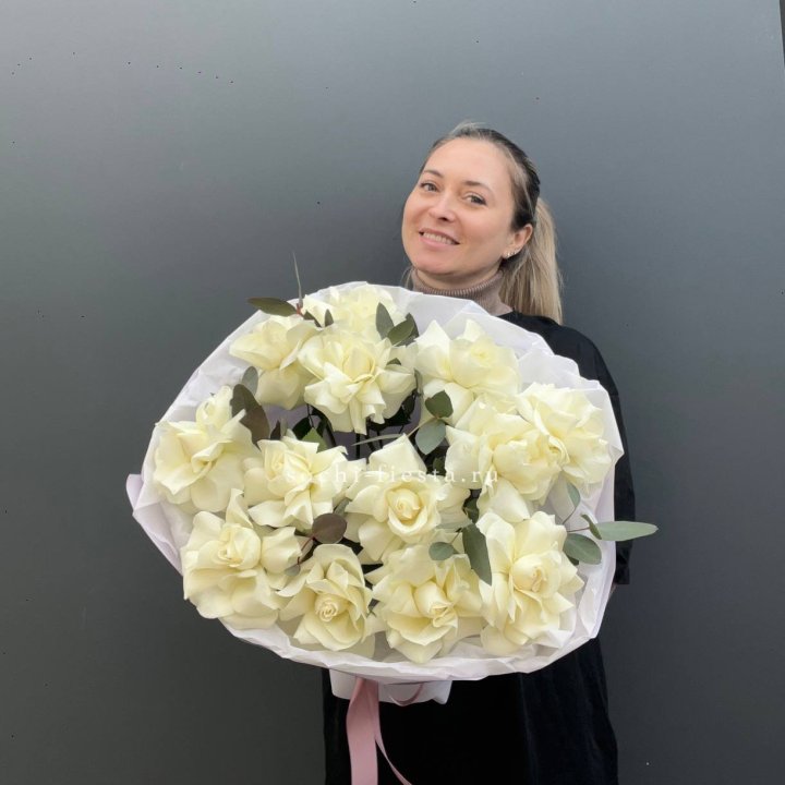13 Белых французских роз Облако в Сочи