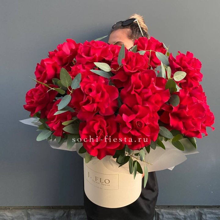 25 Французских красных роз в коробке в Сочи