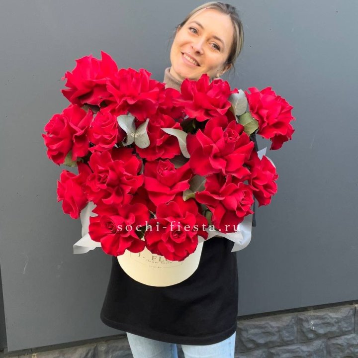 17 Французских роз в боксе в Сочи