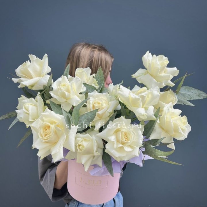 15 Французских роз в боксе в Сочи