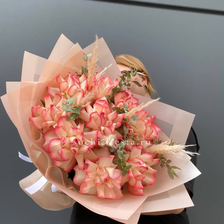 9 Французских роз Джумилия  в Сочи