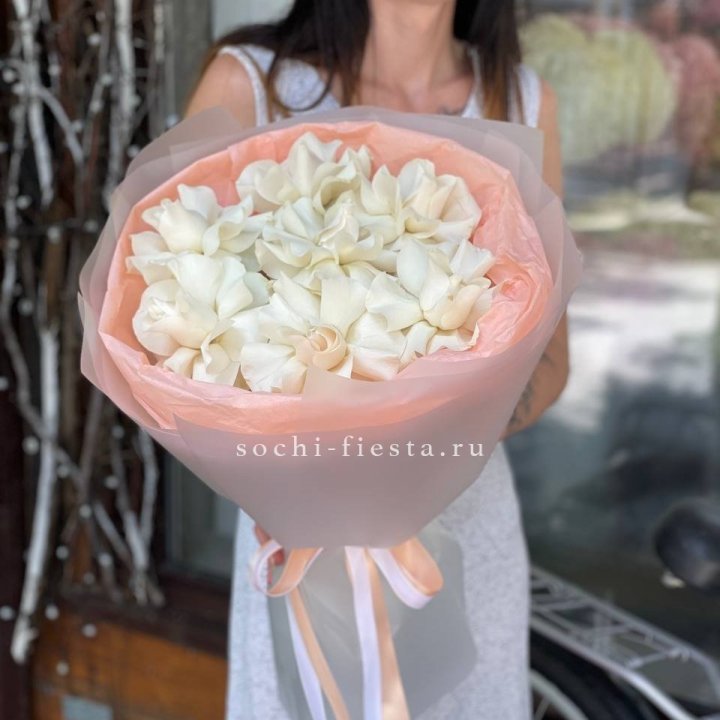 7 Белых французских роз в Сочи