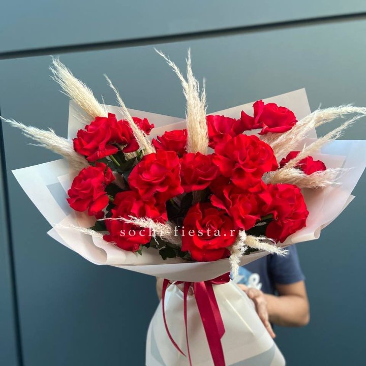 15 Красных французских розы в Сочи