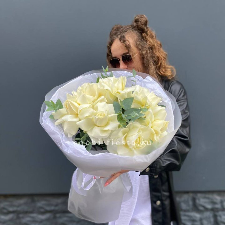 7 Белых французских роз  в Сочи