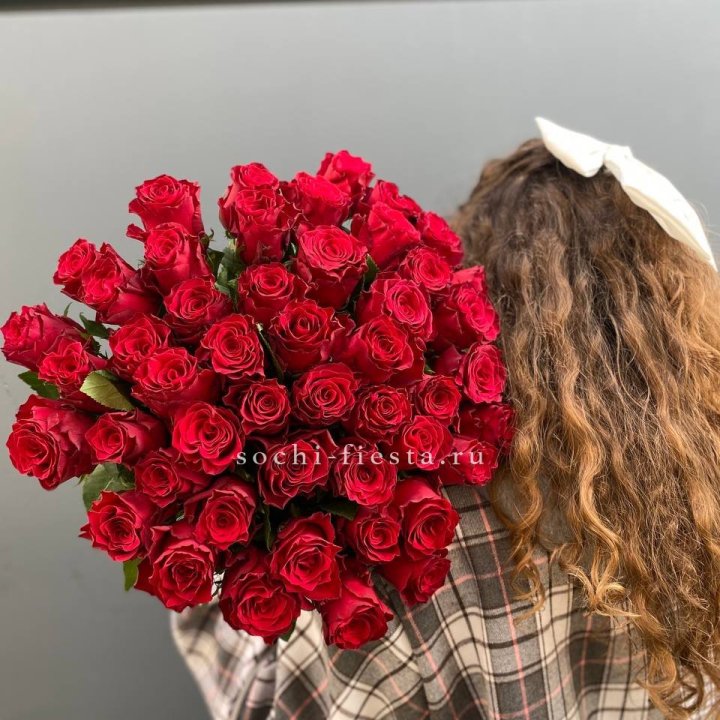 51 красная роза в Сочи