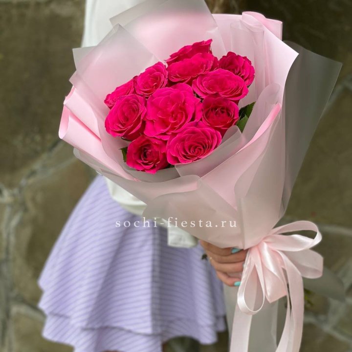 Букет алых роз в Сочи