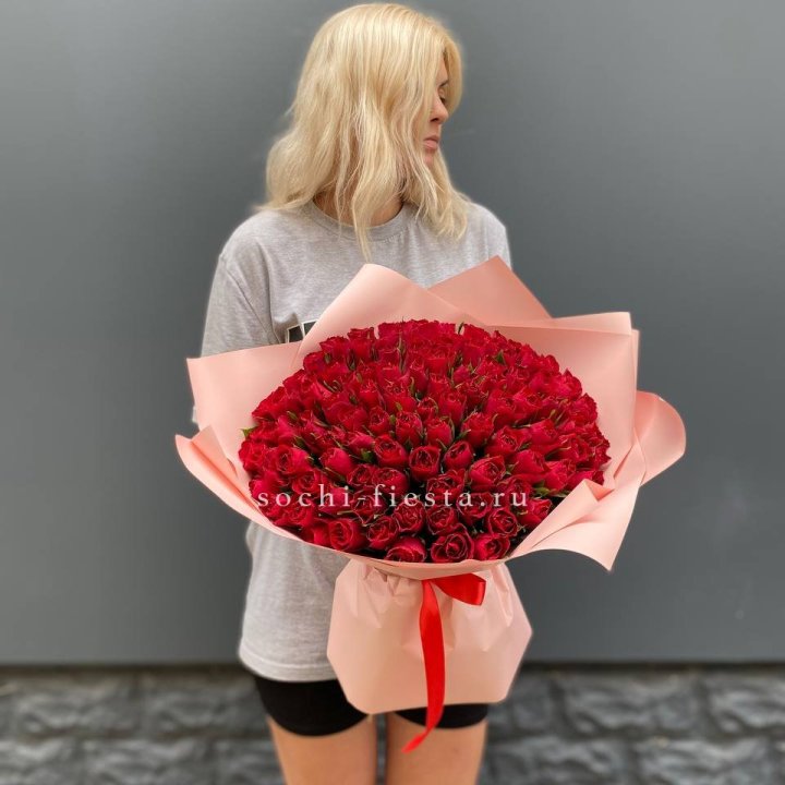 101  красная кенийская роза  с доставкой в Сочи
