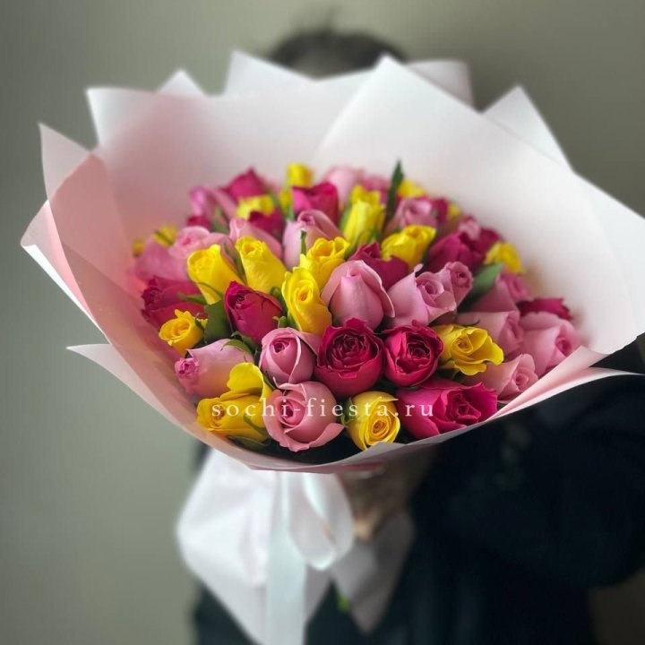 Букет из 51 розы Микс (Кения) в Сочи