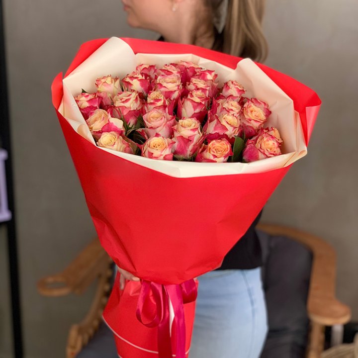 Букет роз Chapeau в Сочи