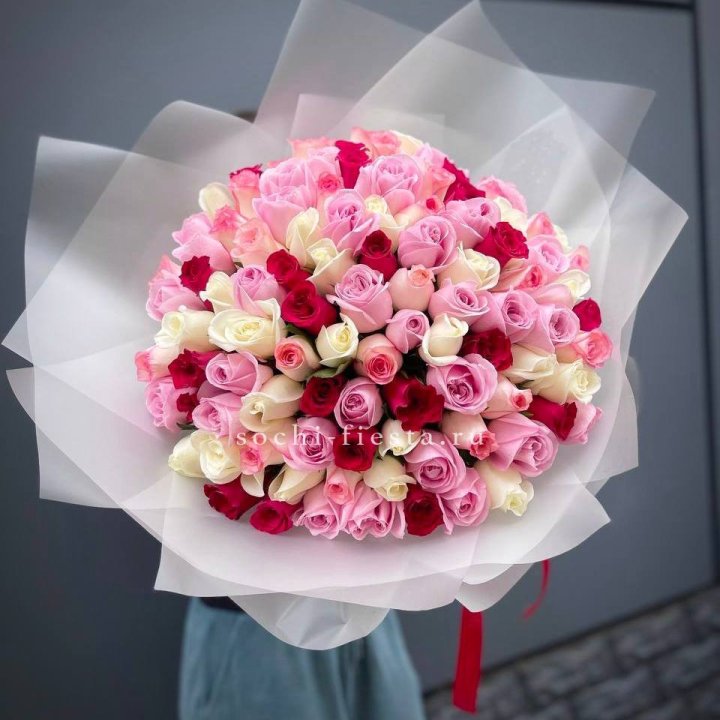 101 разноцветная роза "Карусель" в Сочи