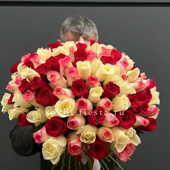 101 разноцветная роза "Джули" в Сочи