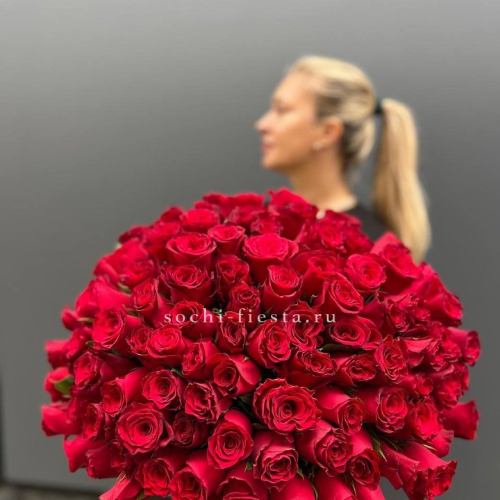 Охапка из 101 красной розы в Сочи