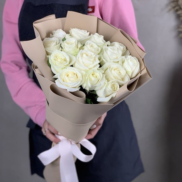 15 белых роз миракли в Сочи