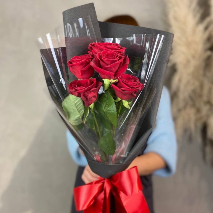 5 роз ред наоми в Сочи