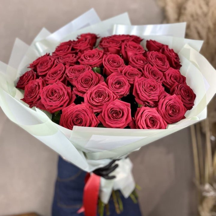 37 красных роз в Сочи