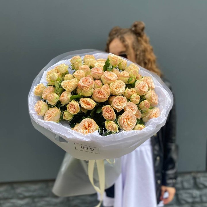 15 пионовидных роз в Сочи