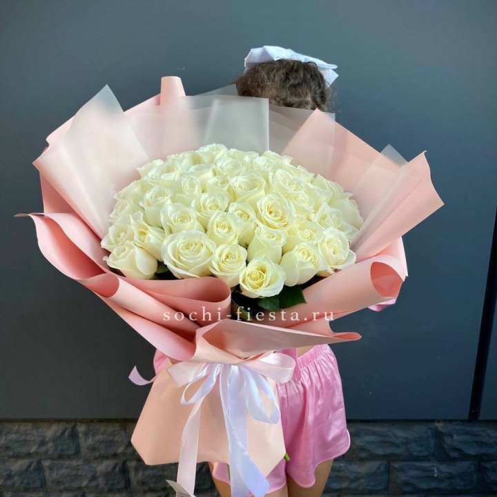 35 белых роз в Сочи
