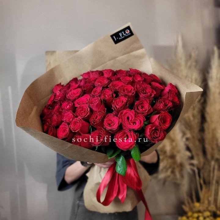 63 красных роз вайт в Сочи