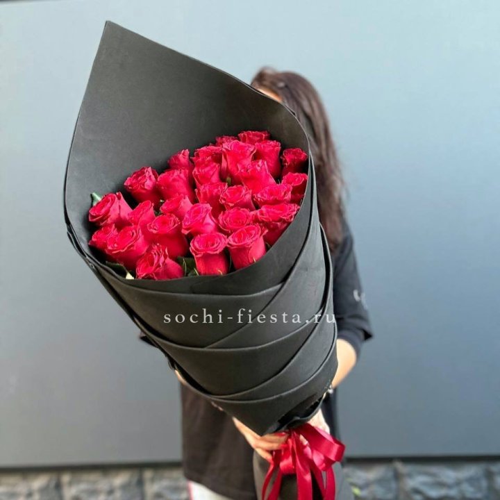 25 высоких красных роз с доставкой в Сочи