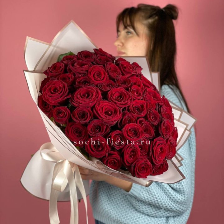 51 красная роза "Лавели" в Сочи