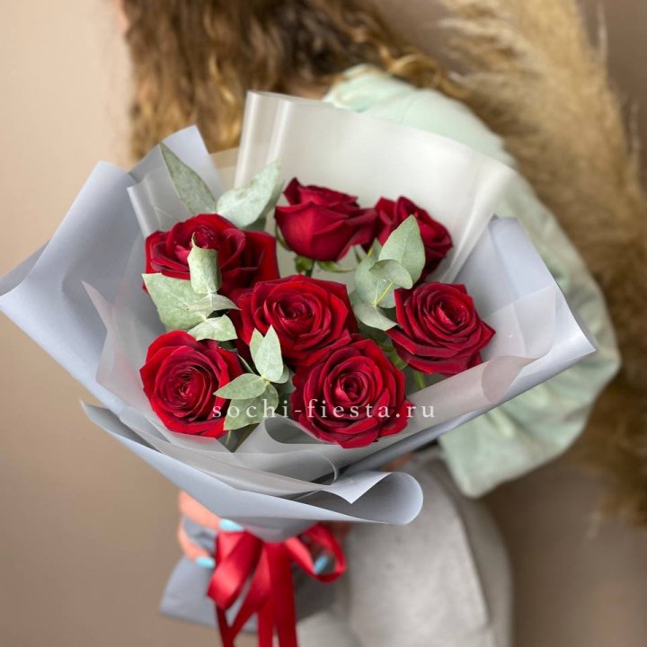 7 красных роз в Сочи