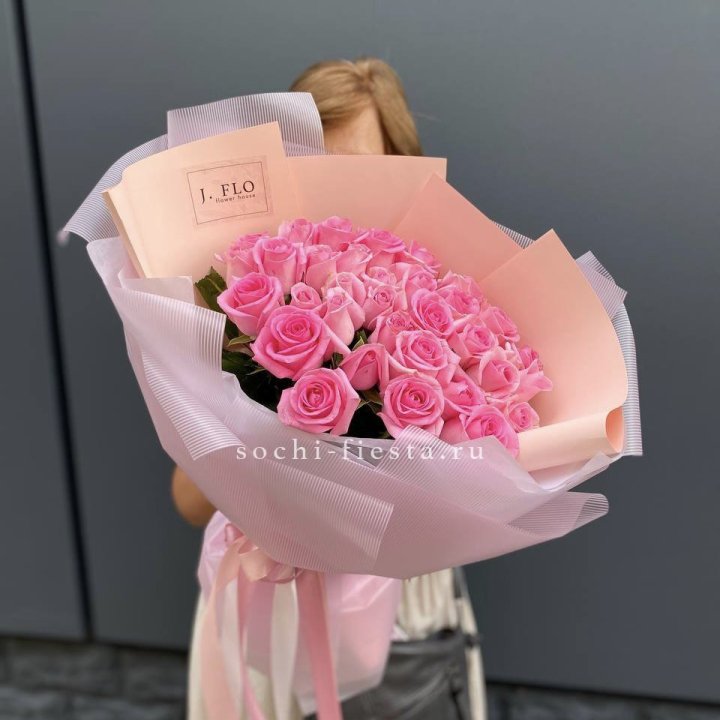 33 Розовые розы в Сочи