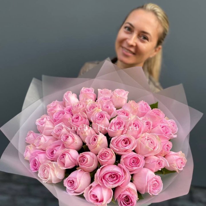 51 розовая роза в Сочи