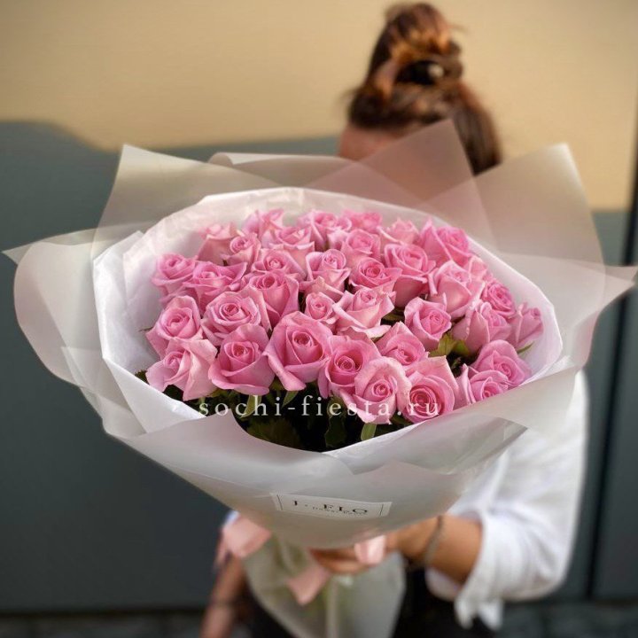 Букет розовых роз  в Сочи