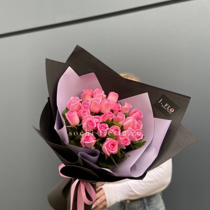 19 розовых роз  в Сочи