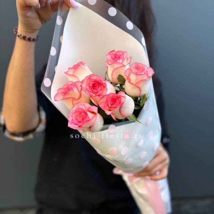 7 роз "Джумилия" в Сочи