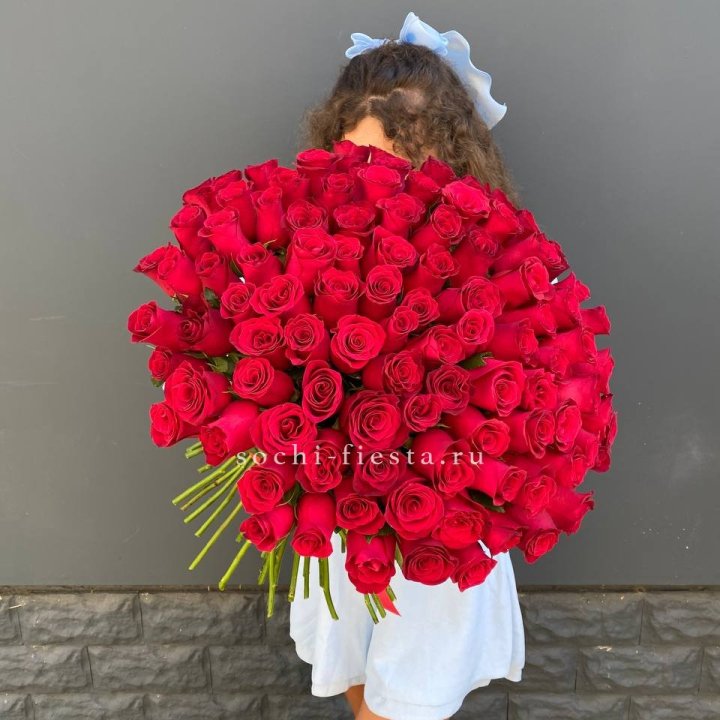101 красная роза с доставкой в Сочи