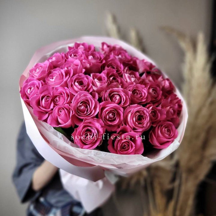 35 розовых роз  в Сочи